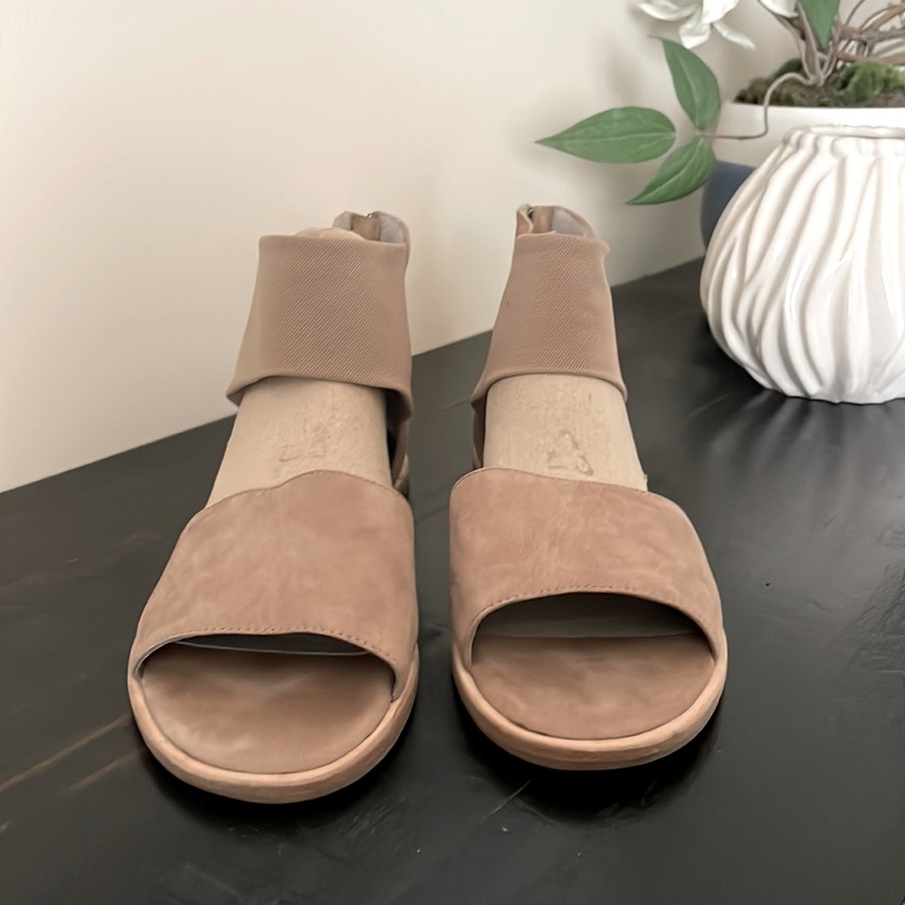 EILEEN FISHER sandals